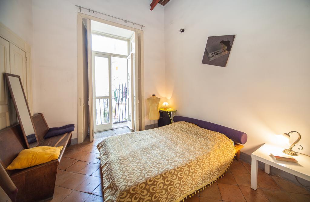 B&B Stella 10 Наполи Стая снимка