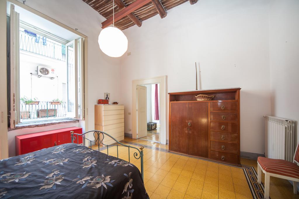 B&B Stella 10 Наполи Стая снимка