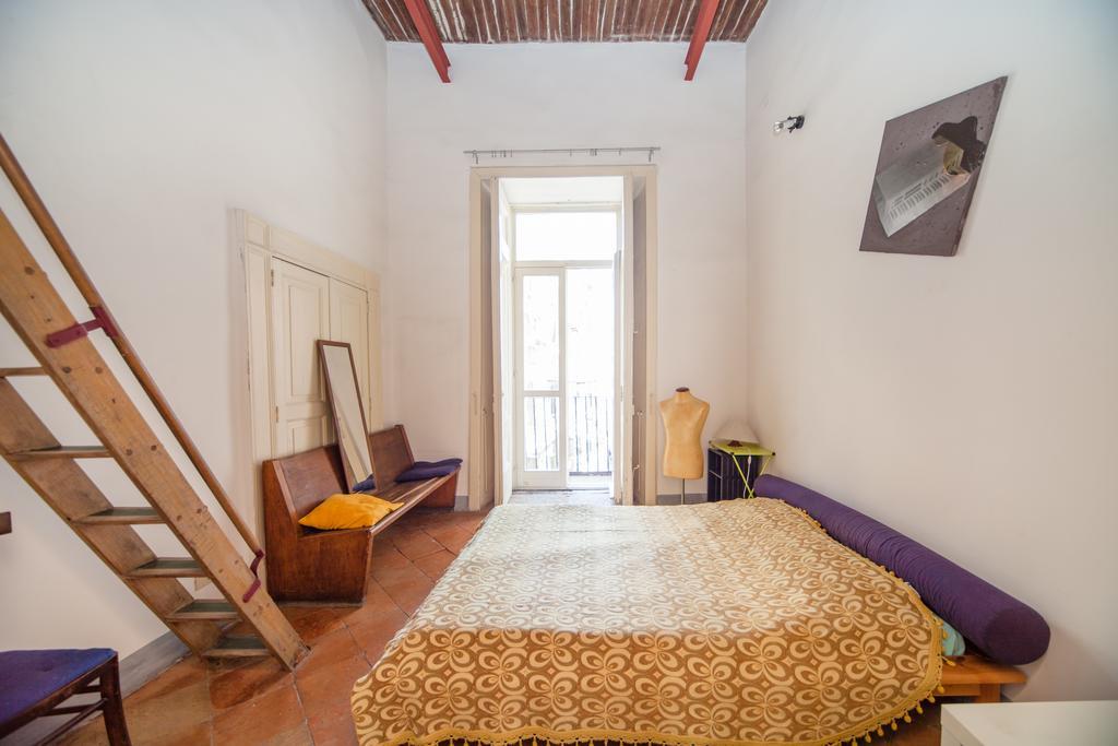 B&B Stella 10 Наполи Стая снимка